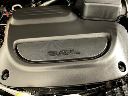 Used 2023 Chrysler Pacifica Touring-L FWD image 31