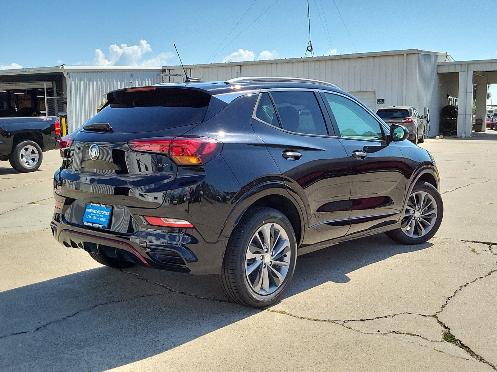 Used 2023 Buick Encore GX Select w/ Sport Touring Package FWD image 5
