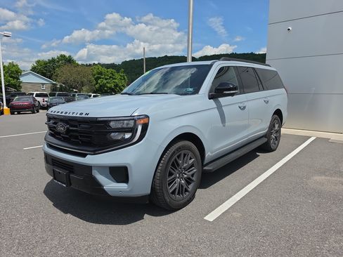 New 2026 Ford Expedition Max Platinum w/ Stealth Appearance Package AWD/4WD image 9