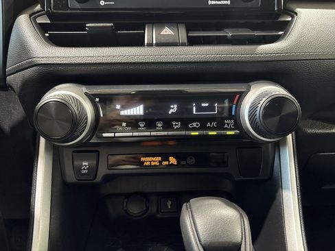 Used 2021 Toyota RAV4 LE w/ Carpet Mat Package (TMS) FWD image 19