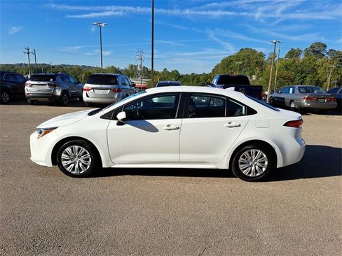Used 2024 Toyota Corolla LE image 2