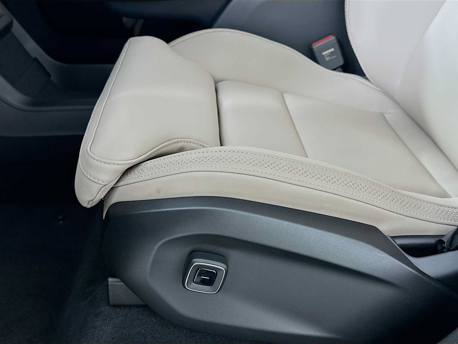 New 2026 Volvo EX90 Plus RWD image 17