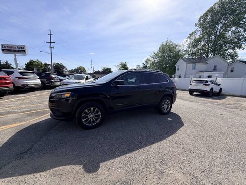 Used 2019 Jeep Cherokee Latitude Plus w/ Cold Weather Group AWD/4WD image 35