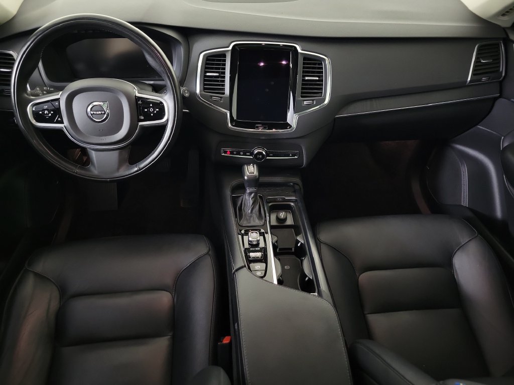 Used 2020 Volvo XC90 T5 Momentum w/ Protection Package Premier FWD image 10