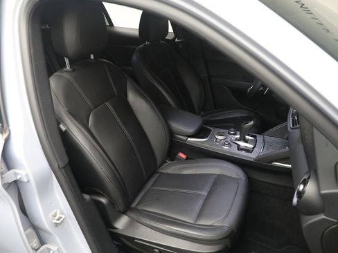 Used 2022 Alfa Romeo Stelvio Sprint image 12