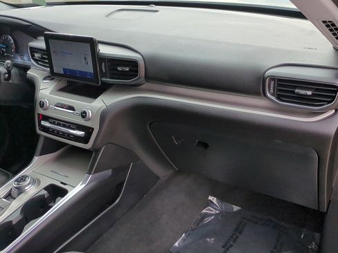Used 2022 Ford Explorer XLT w/ Equipment Group 202A image 31
