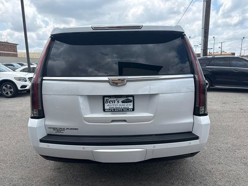 Used 2017 Cadillac Escalade Luxury AWD/4WD image 7