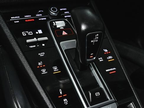 Used 2020 Porsche Cayenne E-Hybrid image 33