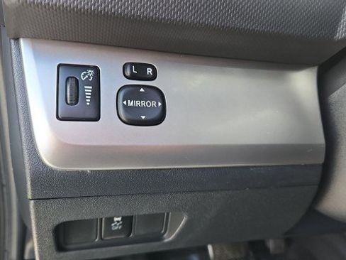 Used 2011 Scion xB FWD image 15