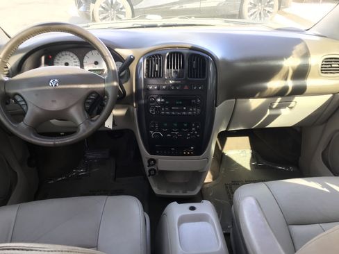 Used 2005 Dodge Grand Caravan SXT w/ Leather Interior Group image 15