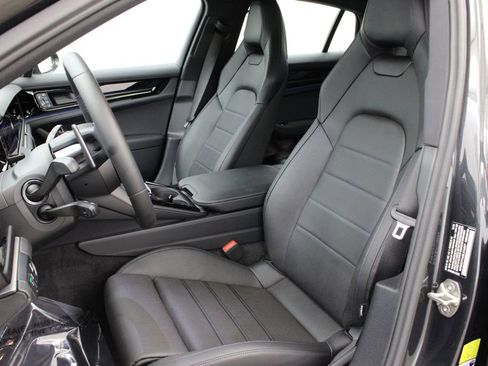 New 2025 Porsche Panamera 4 image 5