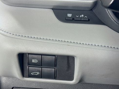 Used 2023 Toyota Highlander LE FWD image 10