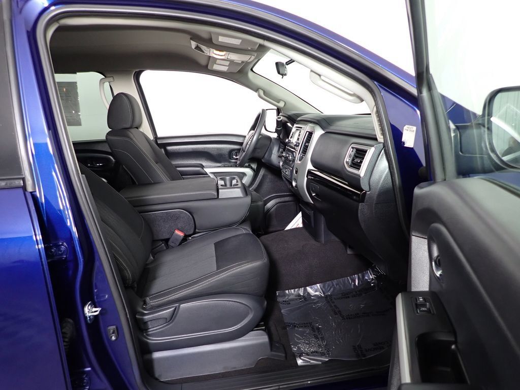 Used 2017 Nissan Titan SV RWD image 33