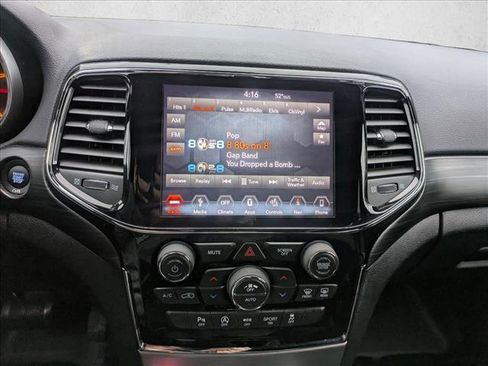 Used 2019 Jeep Grand Cherokee Altitude image 15