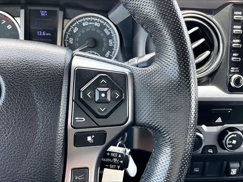 Used 2020 Toyota Tacoma SR5 AWD/4WD image 24
