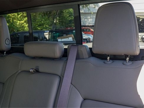 Used 2019 GMC Sierra 1500 SLT w/ SLT Premium Package image 22