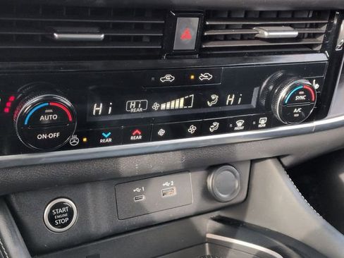 Used 2021 Nissan Rogue Platinum image 21