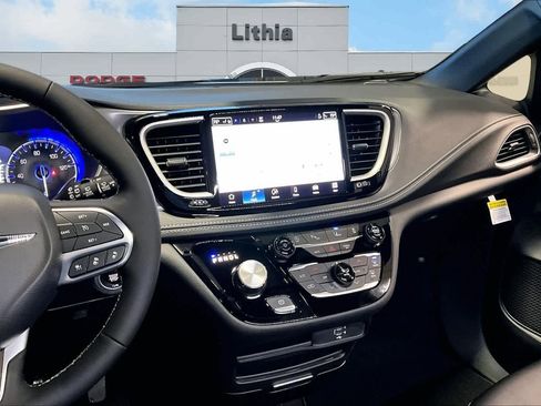 New 2026 Chrysler Pacifica Select image 16