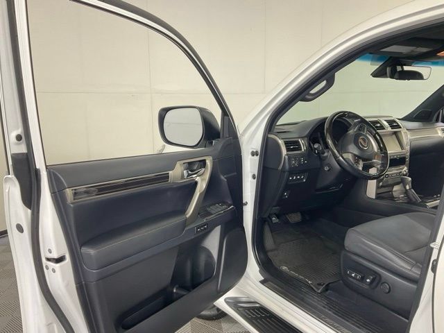 Used 2021 Lexus GX 460 Premium w/ Accessory Package AWD/4WD image 25
