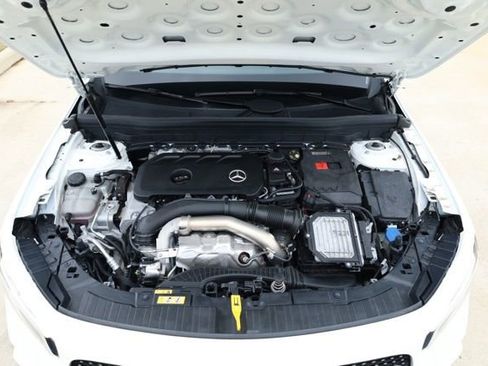 Certified 2025 Mercedes-Benz GLB 250 image 12