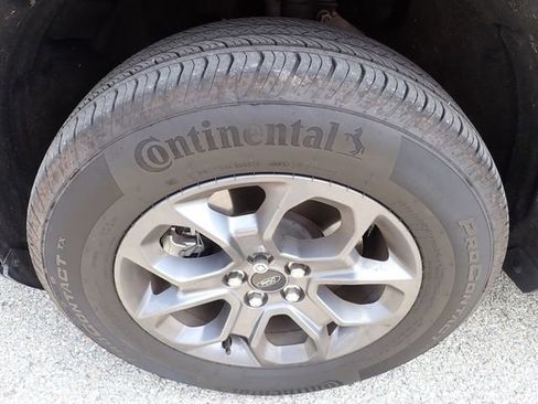 Used 2025 Ford Maverick XLT w/ Equipment Group 302A AWD/4WD image 9