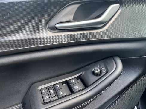 Used 2024 Jeep Grand Cherokee Laredo RWD image 12