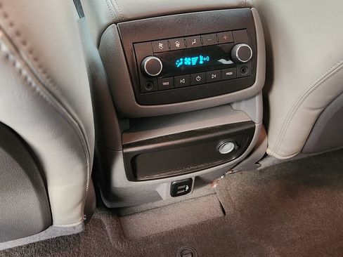 Used 2017 Chevrolet Traverse LT FWD image 26