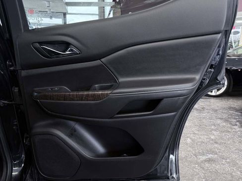 Used 2023 GMC Acadia Denali w/ Denali Ultimate Package image 23