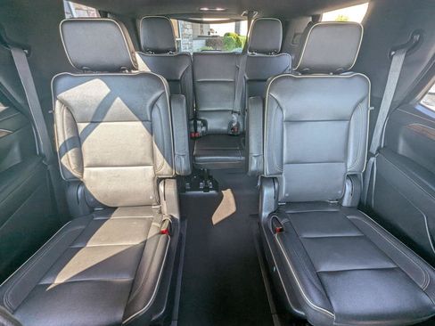 Used 2022 Chevrolet Tahoe Premier AWD/4WD image 24