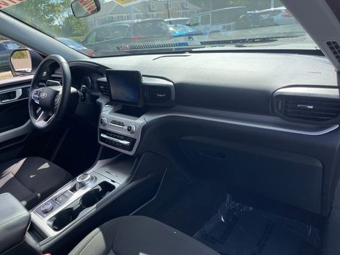 Used 2023 Ford Explorer XLT image 16