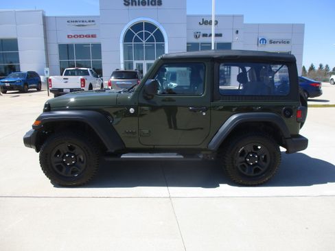 Used 2021 Jeep Wrangler Sport AWD/4WD image 3