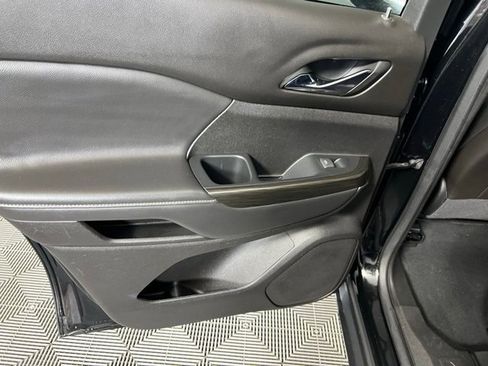 Used 2023 GMC Acadia SLT image 37