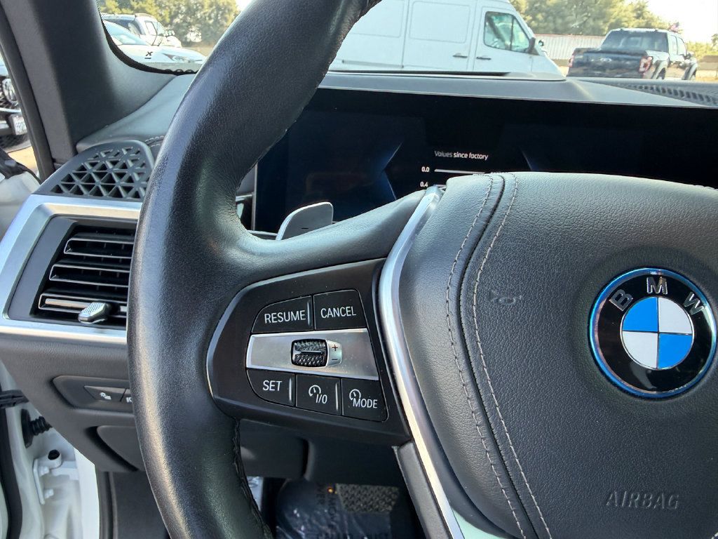 Used 2025 BMW X5 xDrive50e AWD/4WD image 18