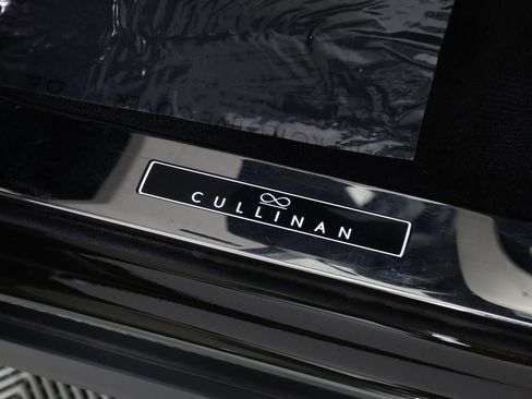 Certified 2023 Rolls-Royce Cullinan Black Badge w/ Driver's Package image 32
