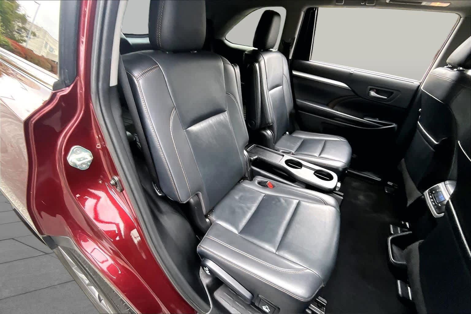 Used 2019 Toyota Highlander XLE AWD/4WD image 21