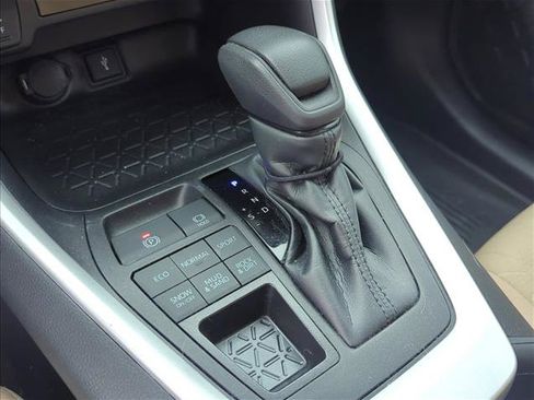 Used 2022 Toyota RAV4 XLE AWD/4WD image 20