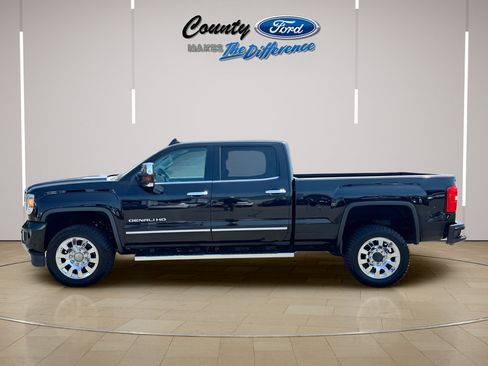 Used 2015 GMC Sierra 2500 Denali w/ Suspension Package, Off-Road AWD/4WD image 3