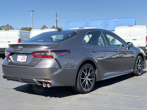 Used 2022 Toyota Camry SE image 25