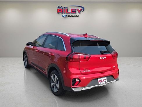 Used 2022 Kia Niro LX image 3