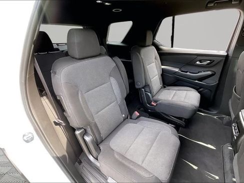 Used 2023 Chevrolet Traverse LT FWD image 17