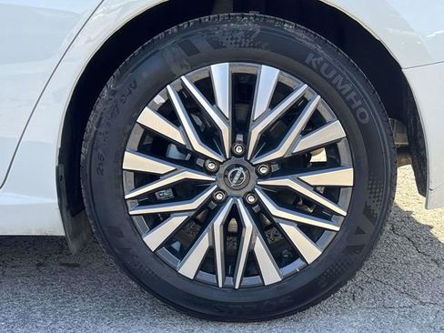 Used 2025 Nissan Altima 2.5 SV image 11