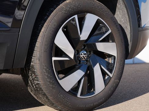 Used 2025 Volkswagen Atlas Cross Sport SE image 34