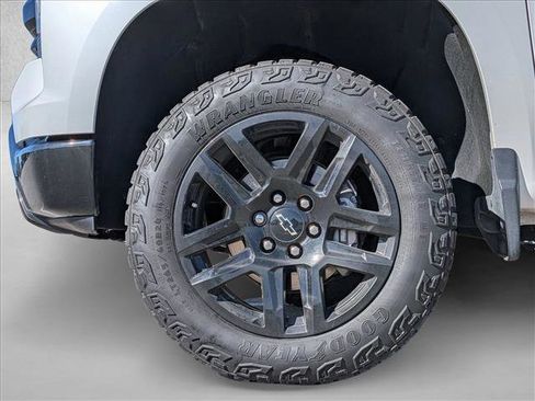 Used 2023 Chevrolet Silverado 1500 LT Trail Boss w/ Convenience Package II image 24