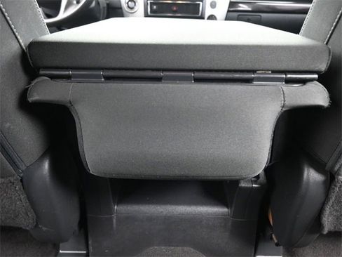 Used 2018 Nissan Titan SV image 16