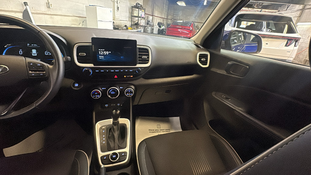 Used 2025 Hyundai Venue Limited FWD image 29