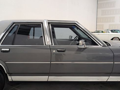 Used 1988 Ford LTD Crown Victoria RWD image 39