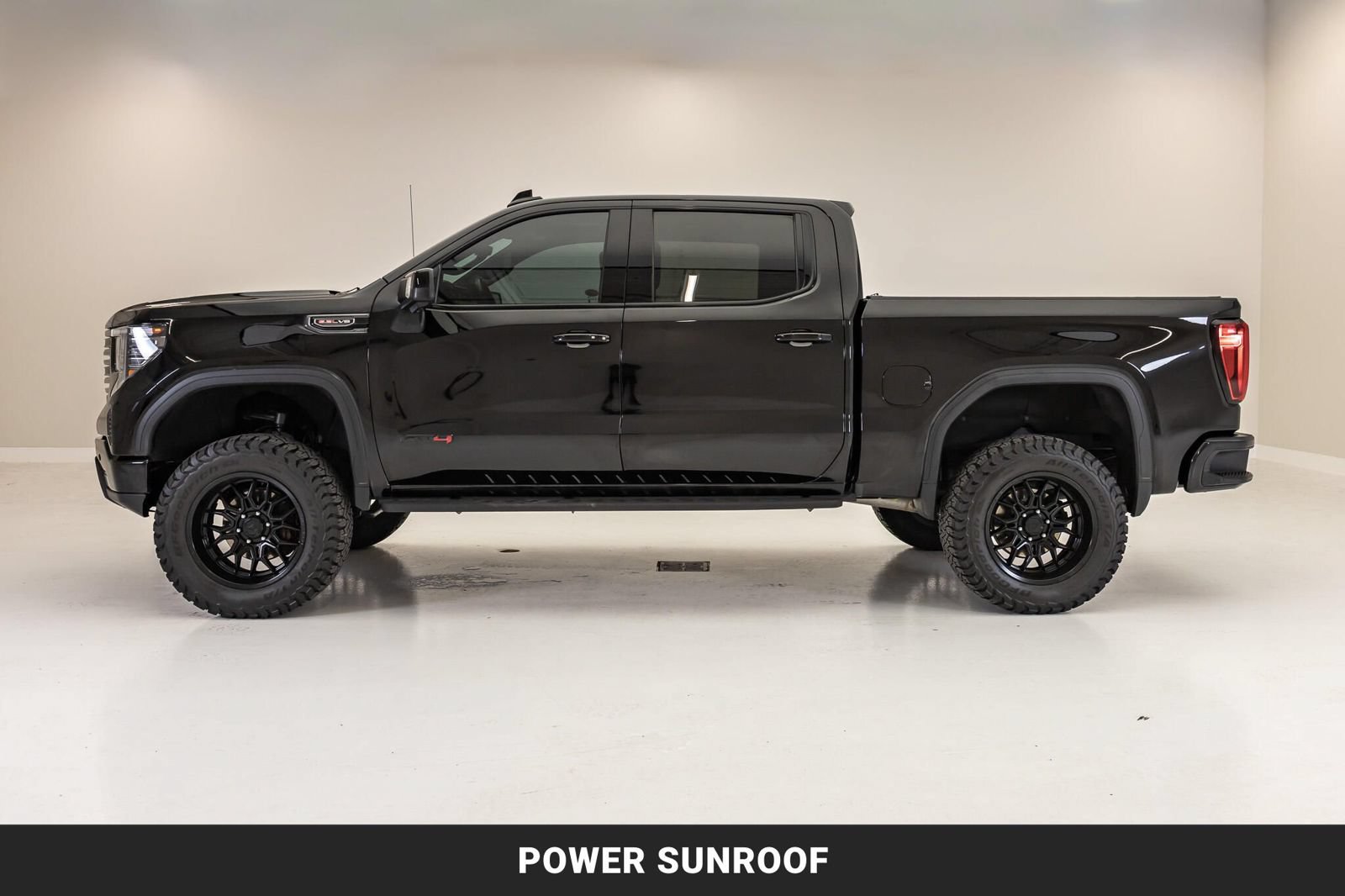 Used 2024 GMC Sierra 1500 AT4 w/ Technology Package AWD/4WD image 5
