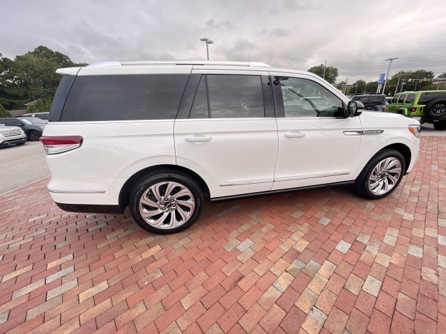 Used 2024 Lincoln Navigator Premiere AWD/4WD image 36