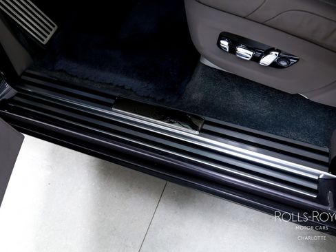 Used 2025 Rolls-Royce Phantom Sedan image 16