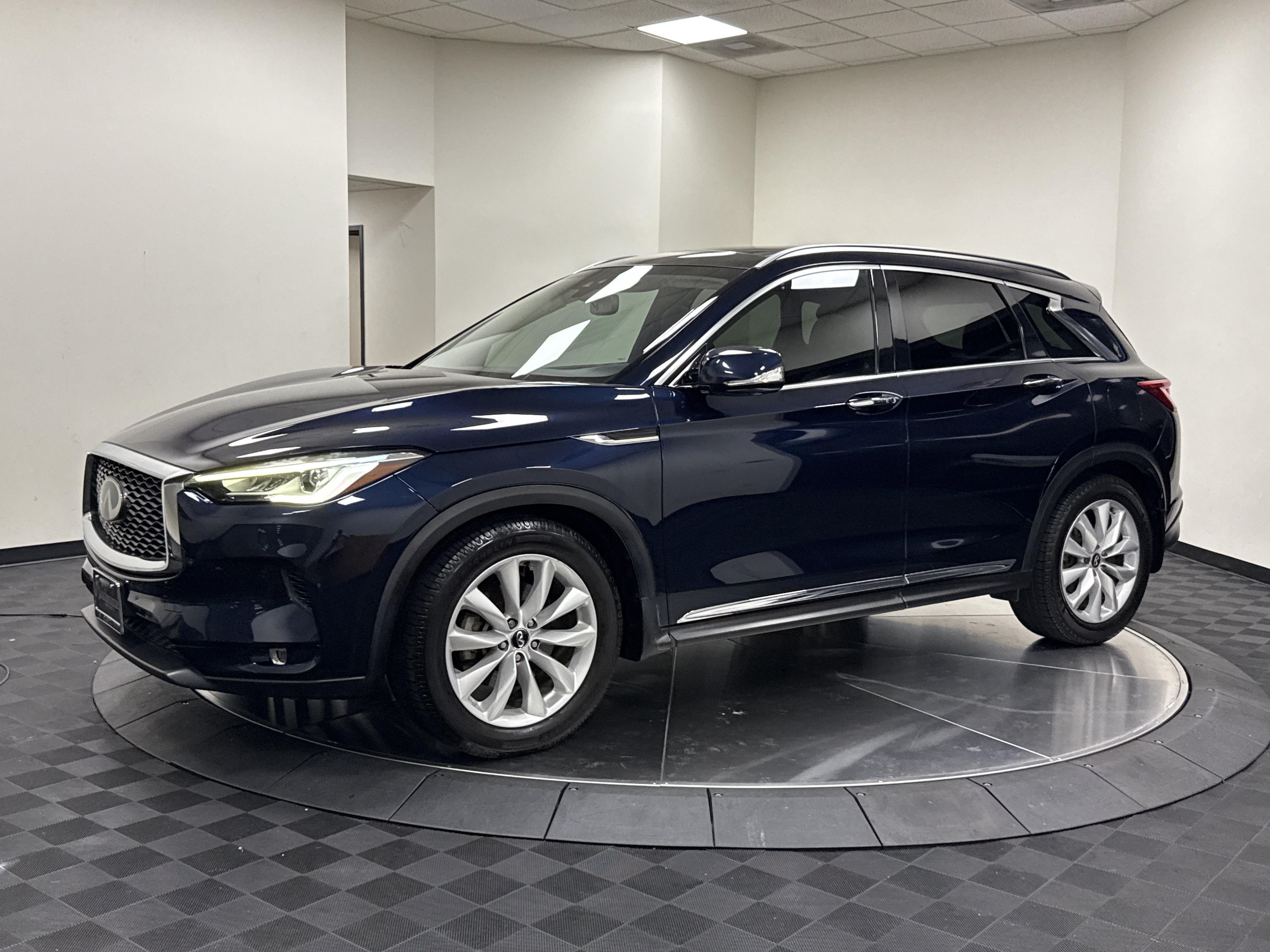 Used 2019 INFINITI QX50 FWD image 3